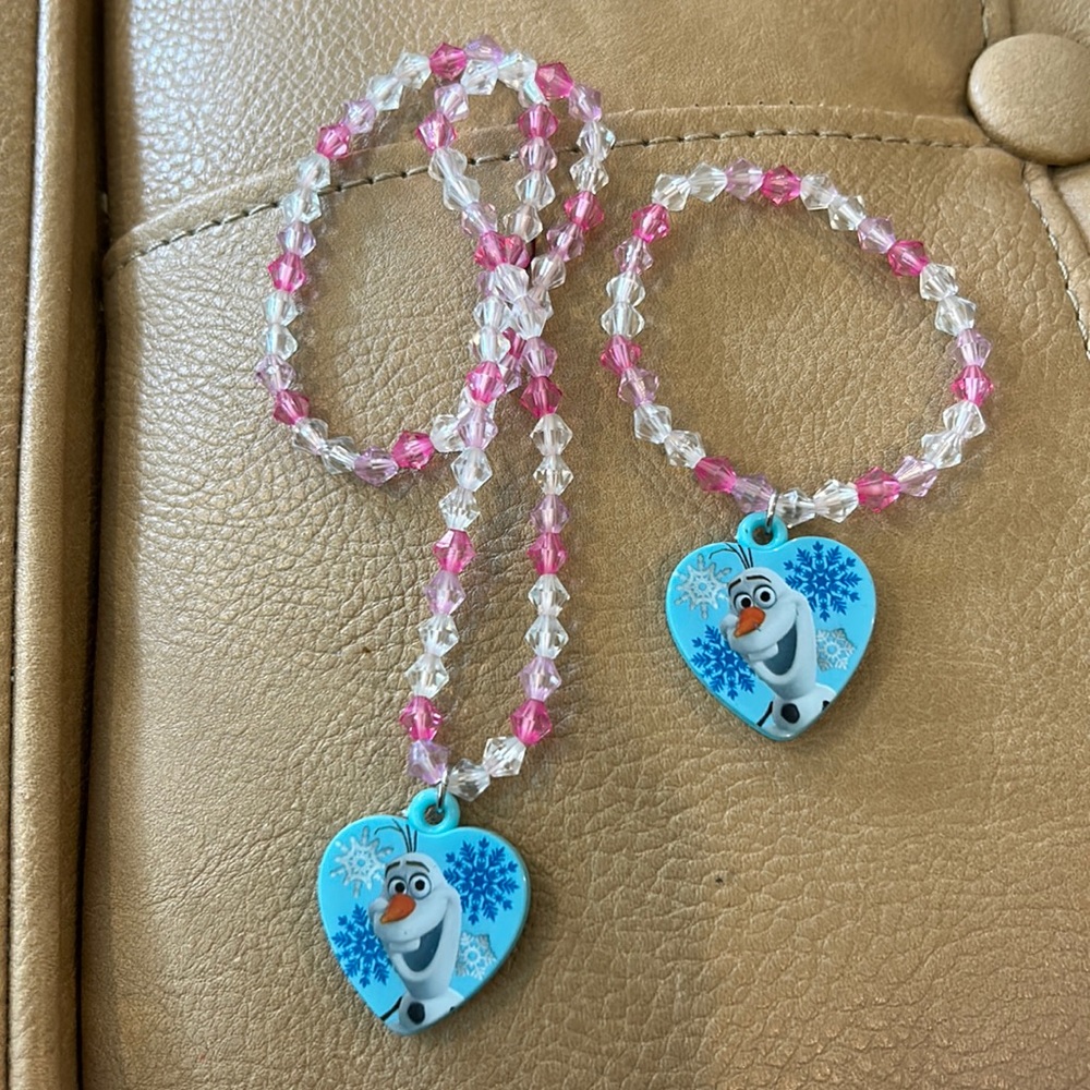 Disney stretchy Olaf necklace and bracelet for your girl